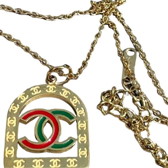 Bundle of earrings and chain - Picture 5 of 17